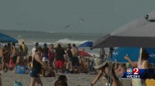 Visitors flock to Florida beaches for spring break