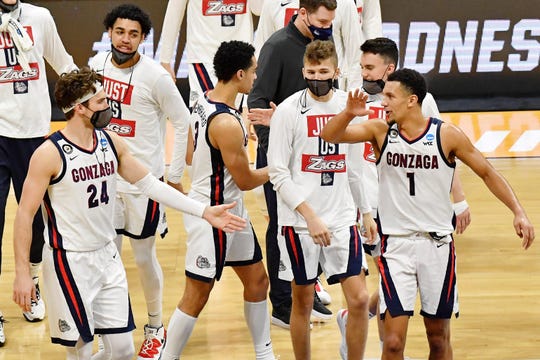 Gonzaga forward Corey Kispert and guard Jalen Suggs high-five at the end of the first half against Oklahoma.