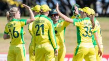 A record-breaking win for Australia as they go 1-0 up in the Rose Bowl series