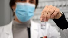Italy coronavirus: Health workers must be vaccinated or face year suspension, report says
