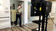 Lee Health offers innovative virtual reality technology to patients in skilled nursing unit | Feeling Fit