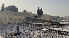 Jerusalem Day: Riots break out on Temple Mount