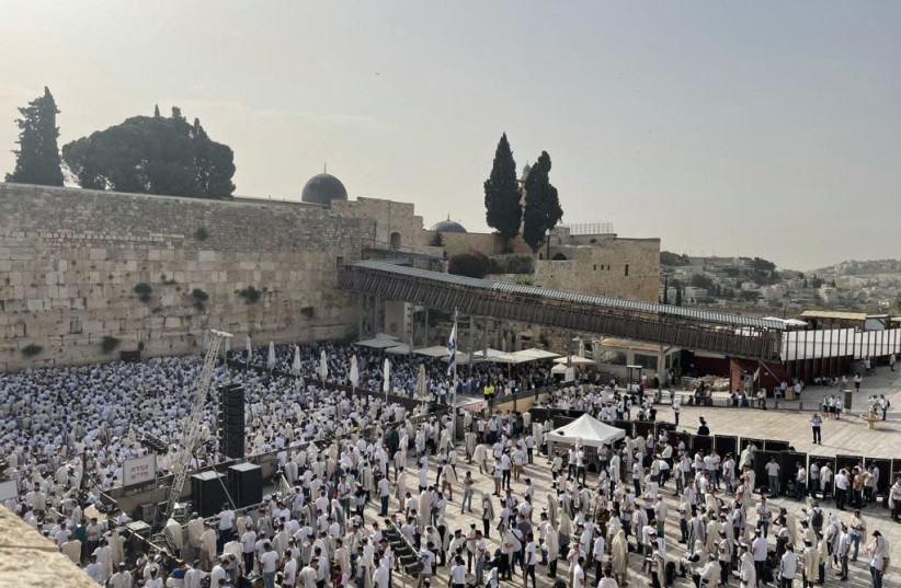 Jerusalem Day: Riots break out on Temple Mount
