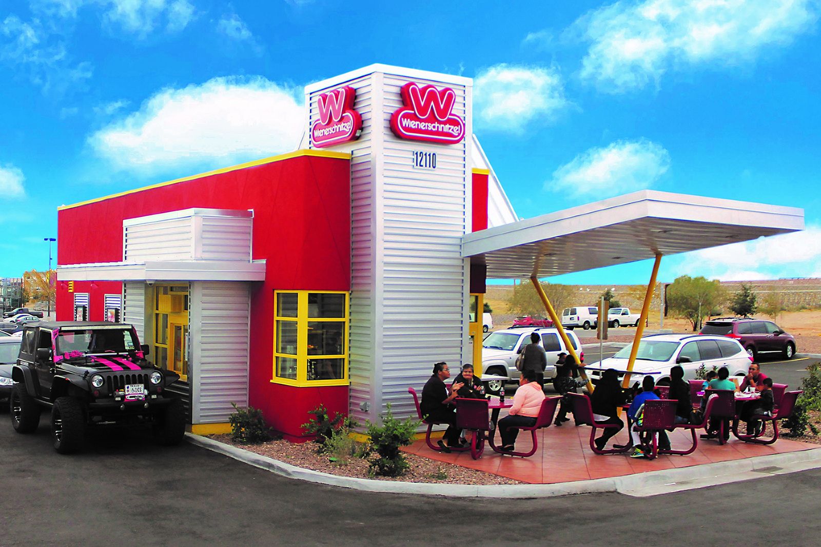 On the heels of record-breaking same-store sales in 2021 and Q1 2021, Wienerschnitzel sets sights on Midwest expansion.