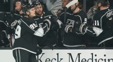 Kings' Quick gets win in 700th game, LA beats Florida 3-2