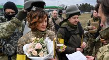 Ukraine defense members hold wedding at Kiev checkpoint
