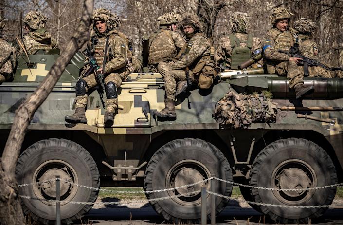 Ukrainian soldiers in Donbas