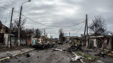 Ukrainian Forces Still Hold Mariupol as Russians Close In