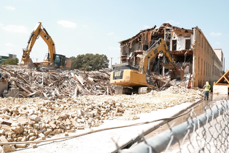 Crews demolish the Sutton Building along Cherry Street in 2019 on San Antonio's East Side.