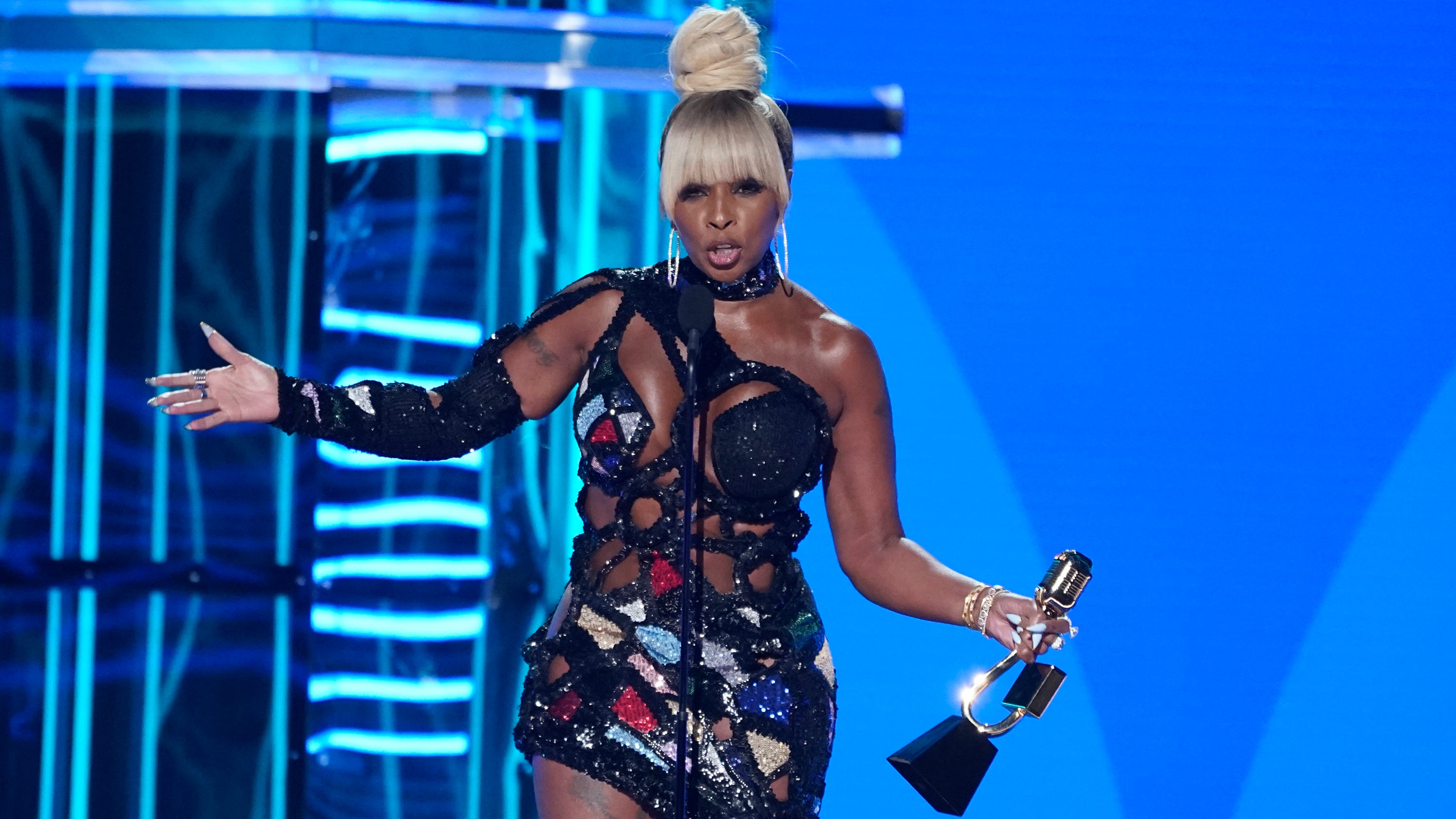 Mary J. Blige accepts the Icon Award at the Billboard Music Awards on May 15, 2022.