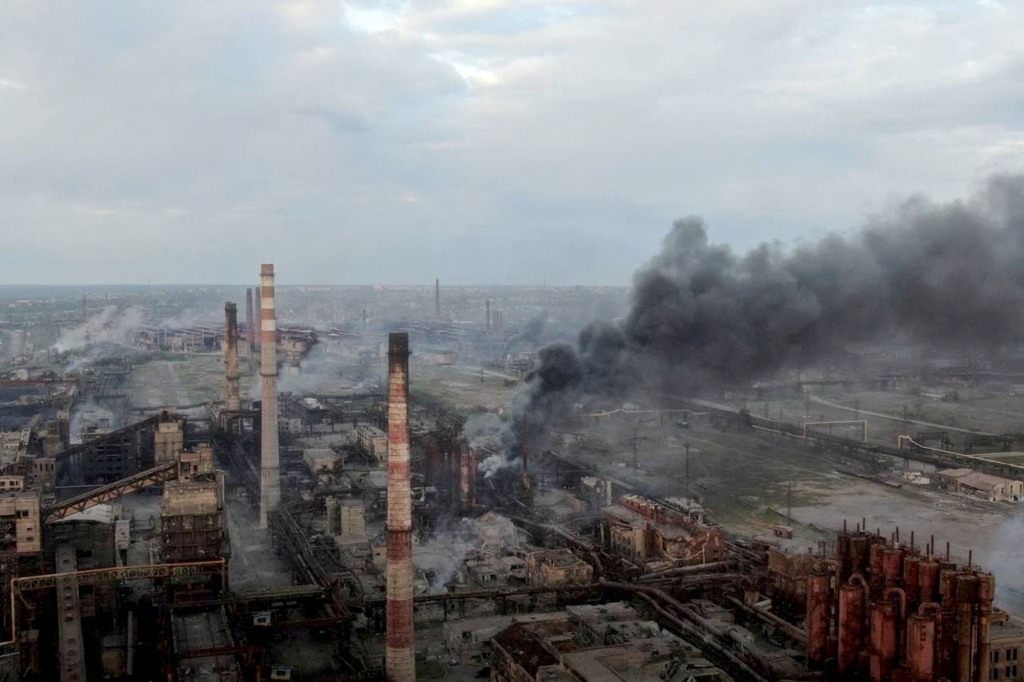 The remaining defenders of Mariupol’s Azovstal steel plant are calling on international organizations like the Red Cross and United Nations to help evacuate injured people.