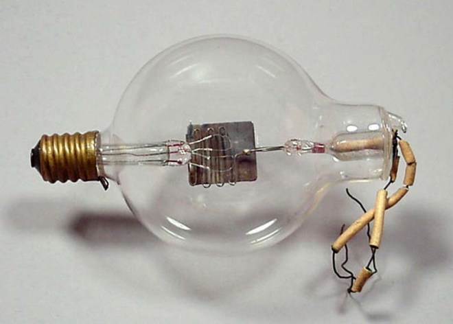 DeForest-Single-Wing-Audion-c.1912-Tantalum-Filaments