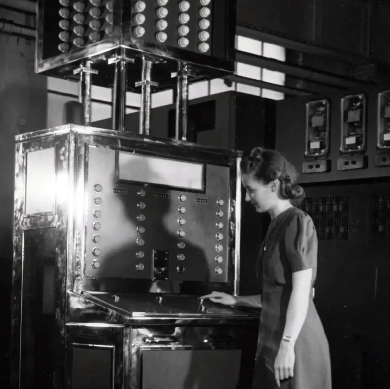 Play The Nimatron, The World's First Video Game Invented in 1930s New York